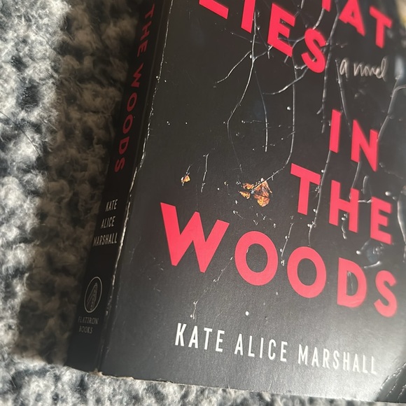 What Lies in the Woods - Kate Alice Marshall - Picture 4 of 4